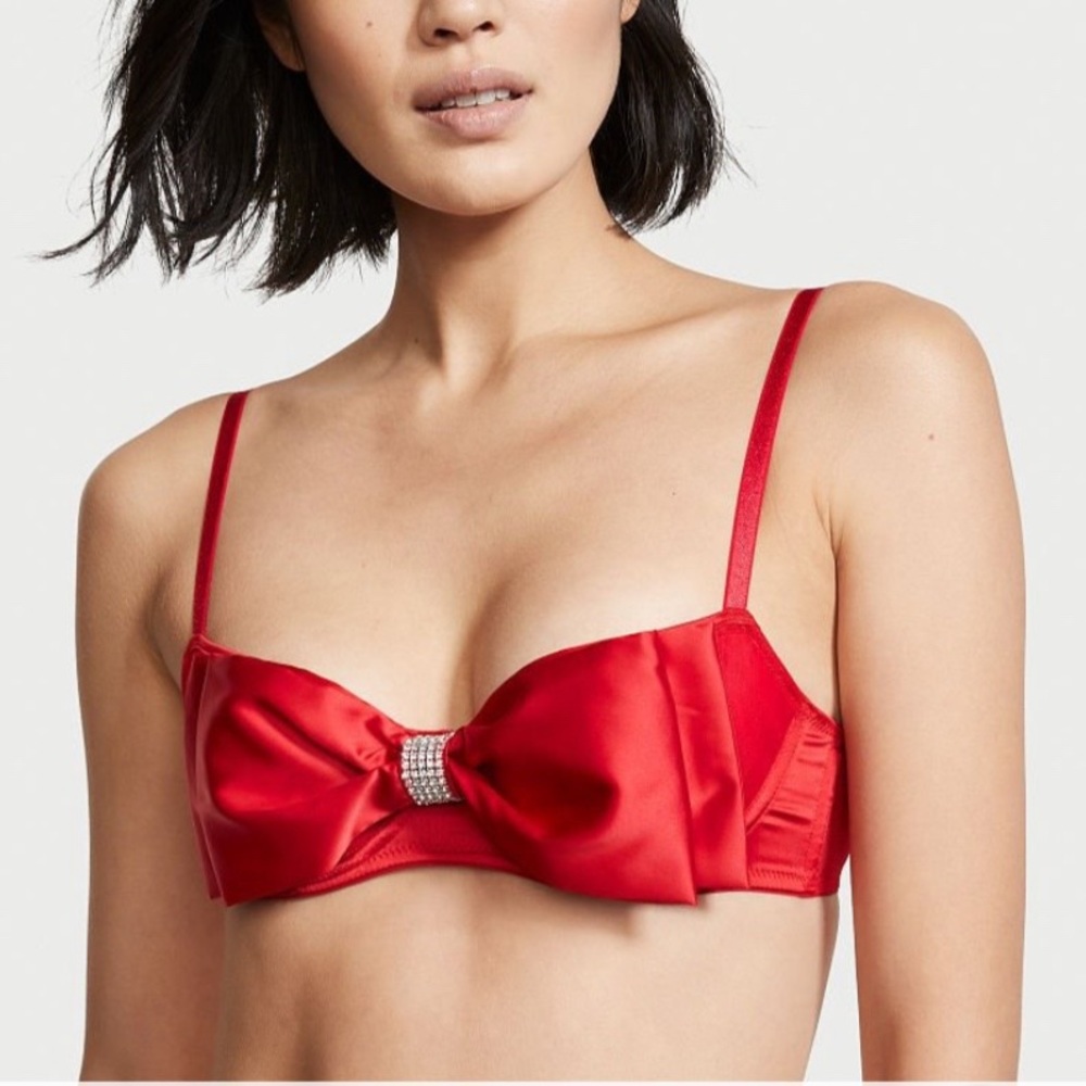 NWT. Victoria’s Secret Wicked Unlined Bow Balconette Bra